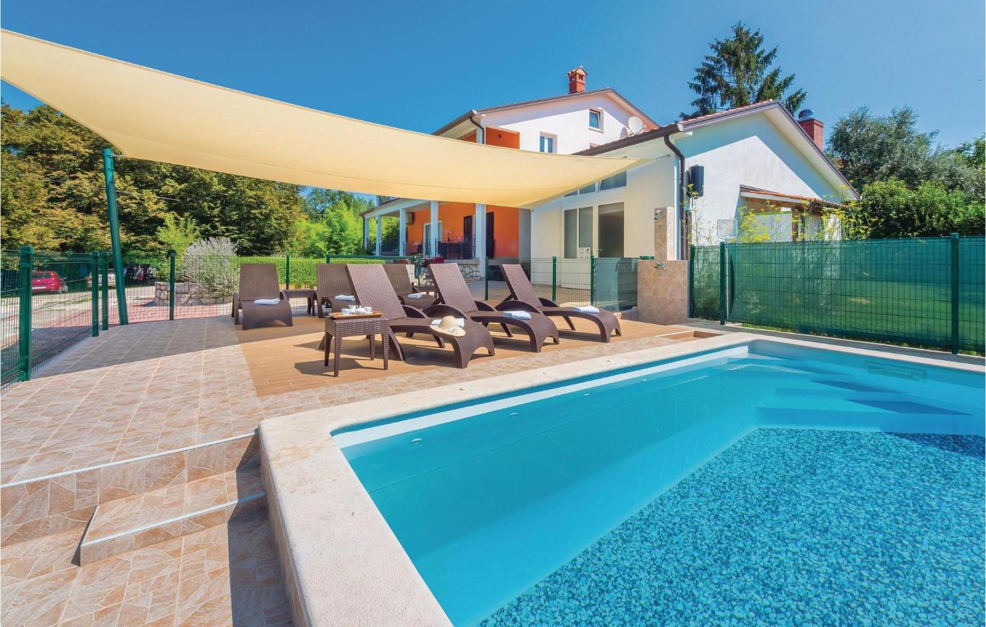 Stunning In Nedescina With Wifi Holiday home